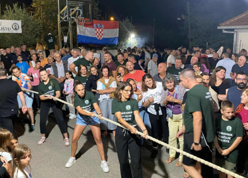 Fotografija 12 - Od mure do povlaćenja konopa: Održan Susret Pokrovničana uz sportski duh i odličnu zabavu