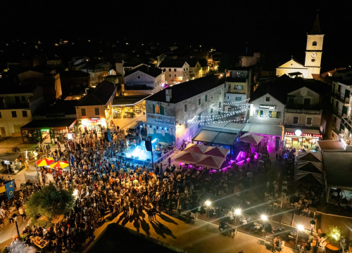 Fotografija 4 - Neno Belan nastupio u Pirovcu