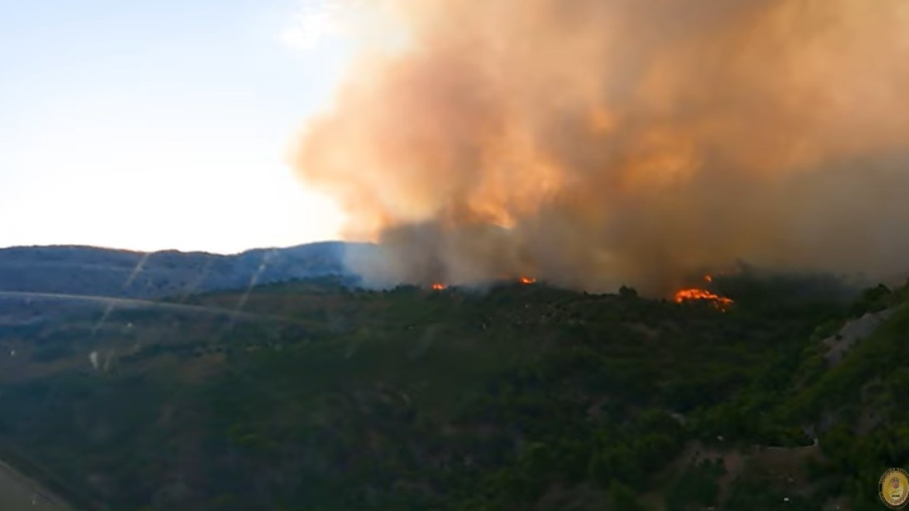 MORH objavio snimke gašenja požara iz pesrpektive pilota kanadera i Air tractora