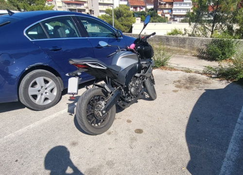 Djevojka u Šibeniku parkirala motor i dobila prijeteću poruku: 'Što biste vi rekli da netko vašoj kćeri ostavi poruku sličnog sadržaja?'