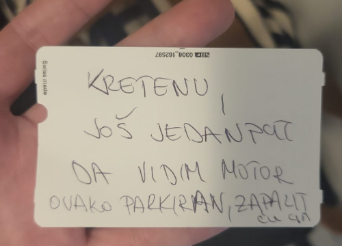 Fotografija 2 - Djevojka u Šibeniku parkirala motor i dobila prijeteću poruku