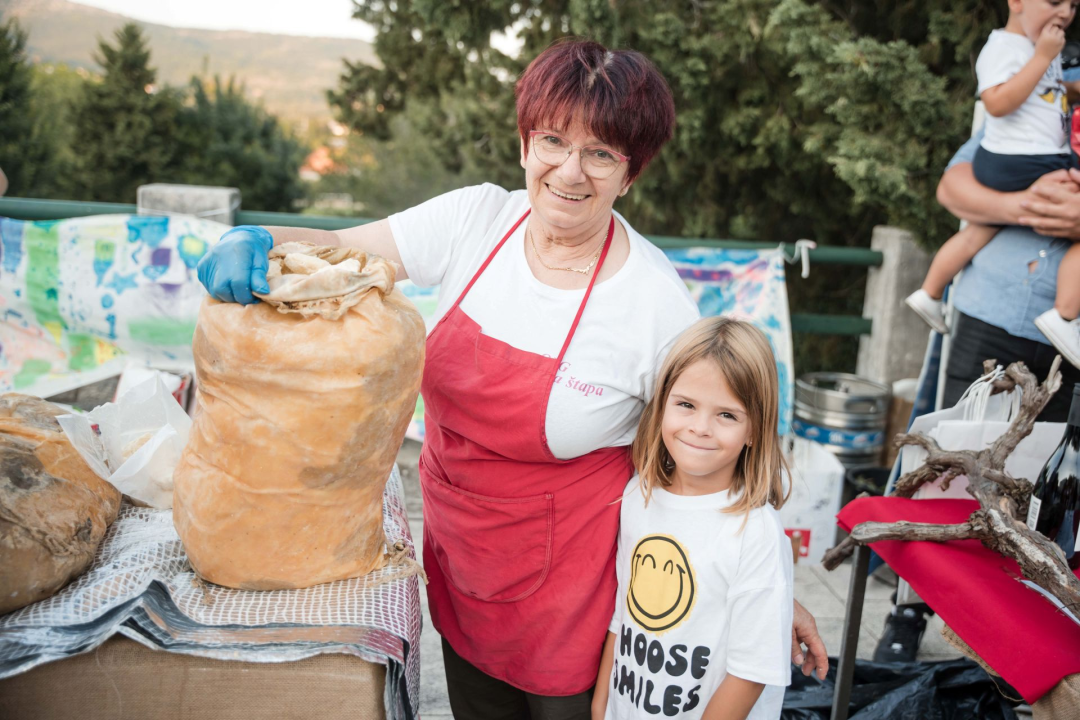 Susret drniških i istarskih proizvođača na Međunarodnom festivalu pršuta