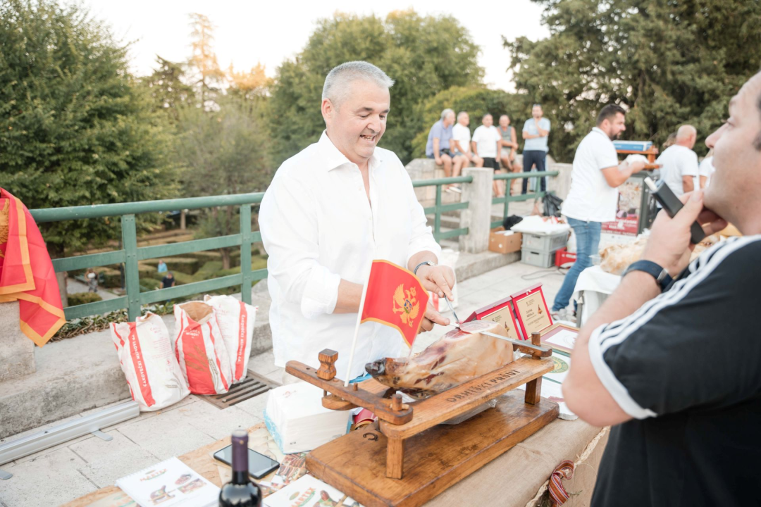 Susret drniških i istarskih proizvođača na Međunarodnom festivalu pršuta