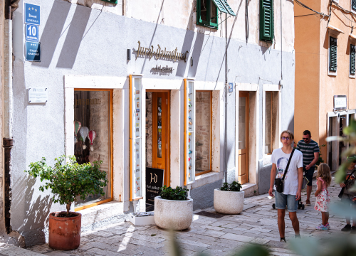 Rujan u Galeriji Juraj Dalmatinac donosi popuste, unikatne dekorativne komade i nove modne kolekcije!