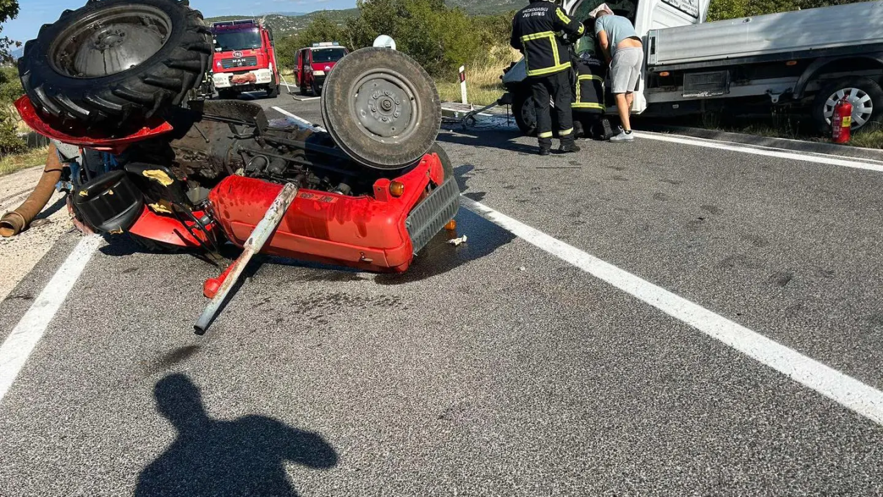 Sudar traktora i kombija kod Žitnića skrivio 42-godišnjak: Vozio pijan i pretjecao