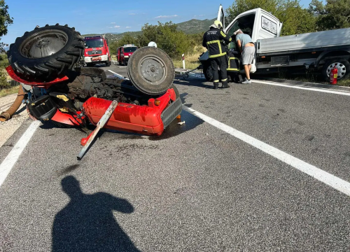 Sudar traktora i kombija kod Žitnića skrivio 42-godišnjak: Vozio pijan i pretjecao