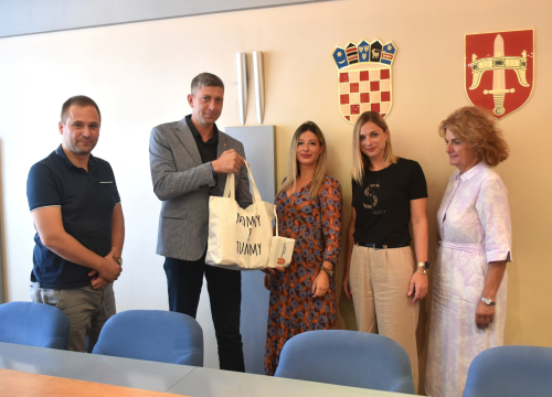 Županija osigurala pakete potrepština za trudnice i rodilje