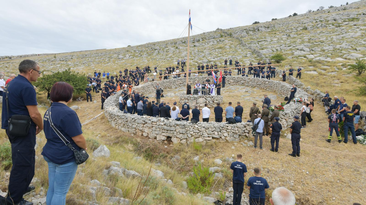 Obilježena 18. obljetnica Kornatske tragedije: Odana počast dvanaestorici poginulih vatrogasaca