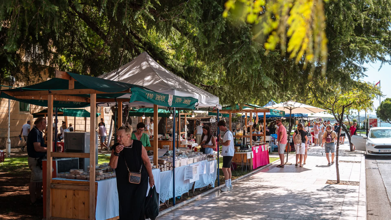 Mirisi i okusi prošlosti: Bogata ponuda štandova na srednjovjekovnom sajmu u Šibeniku