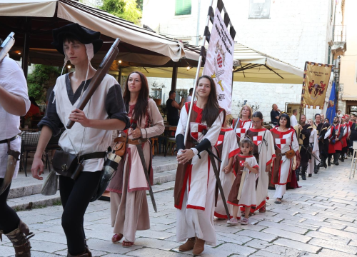 Fotografija 5 - Povijesne postrojbe prodefilirale Šibenikom i vratile u povijest