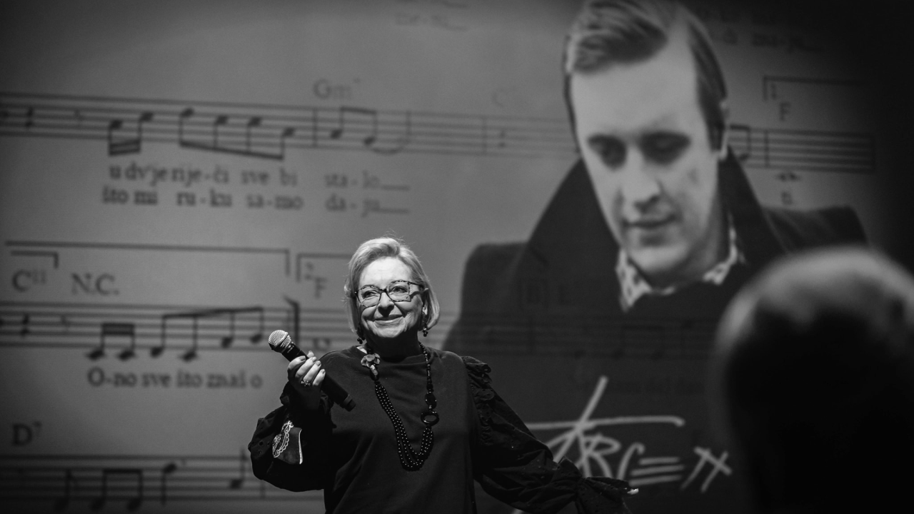U Zagrebu održana komemoracija u čast Gabi Novak. Započela Arsenovom pjesmom 'Nikad više'