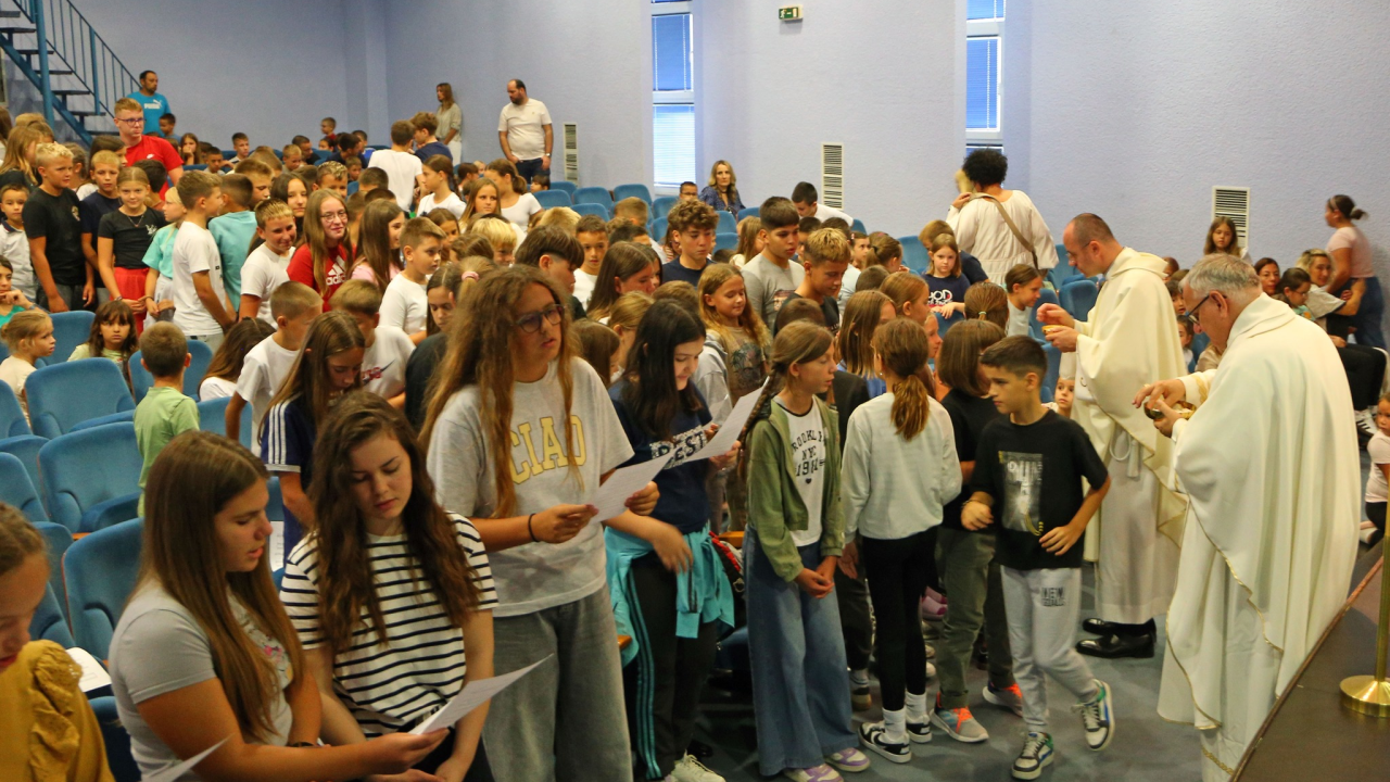 Biskup Rogić predvodio misno slavlje u povodu početka školske godine