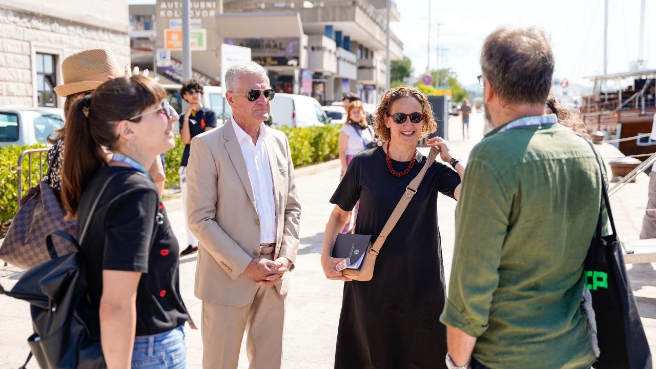 Ministrica Obuljen-Koržinek povodom SHIP-a posjetila Šibenik, pa prošetala rivom s gradonačelnikom