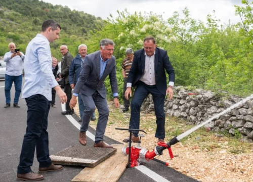 Fotografija 1 - Šibenski 'Vodovod i odvodnja' doveo vodu iz Krke i do zagorskog dijela Općine Marina