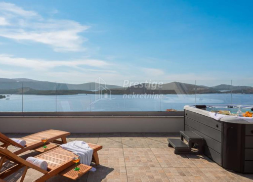 Fotografija 5 - Vila iz snova na prodaju u Žaboriću: 12 soba, terasa s jacuzzijem, privatni sportski teren...