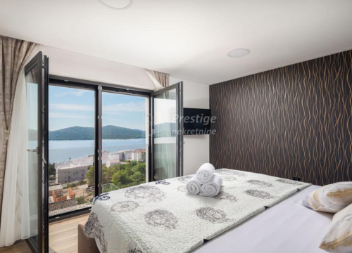 Fotografija 3 - Vila iz snova na prodaju u Žaboriću: 12 soba, terasa s jacuzzijem, privatni sportski teren...