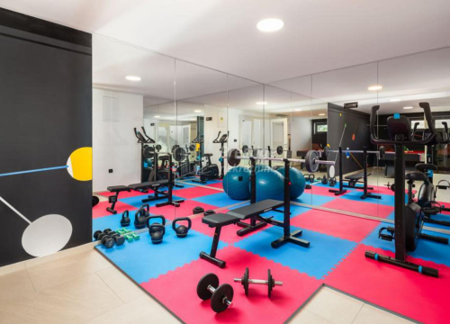 Fotografija 6 - Vila iz snova na prodaju u Žaboriću: 12 soba, terasa s jacuzzijem, privatni sportski teren...