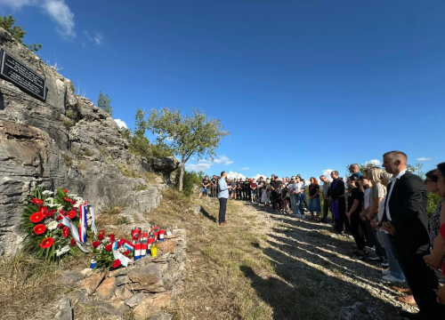 Fotografija 5 - Putom prognanika: Drniš odaje počast žrtvama Domovinskog rata