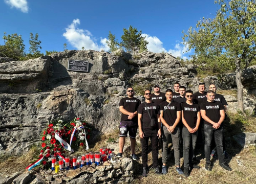 Fotografija 6 - Putom prognanika: Drniš odaje počast žrtvama Domovinskog rata