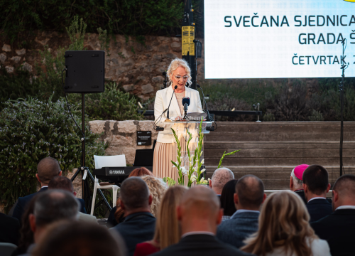 Fotografija 31 - FOTO Franka Baranović Nagradu Grada Šibenika posvetila majci: 'Šibenik je utkan u moje gene i ovo je za mene posebna čast'