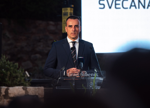 Fotografija 39 - FOTO Franka Baranović Nagradu Grada Šibenika posvetila majci: 'Šibenik je utkan u moje gene i ovo je za mene posebna čast'