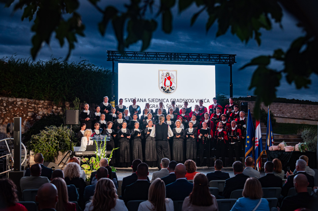 FOTO Franka Baranović Nagradu Grada Šibenika posvetila majci: 'Šibenik je utkan u moje gene i ovo je za mene posebna čast'