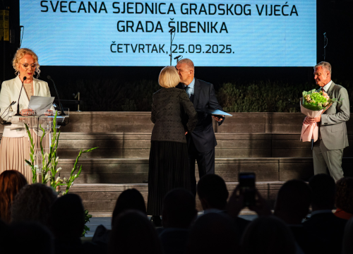 Fotografija 44 - FOTO Franka Baranović Nagradu Grada Šibenika posvetila majci: 'Šibenik je utkan u moje gene i ovo je za mene posebna čast'