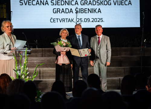 Fotografija 46 - FOTO Franka Baranović Nagradu Grada Šibenika posvetila majci: 'Šibenik je utkan u moje gene i ovo je za mene posebna čast'