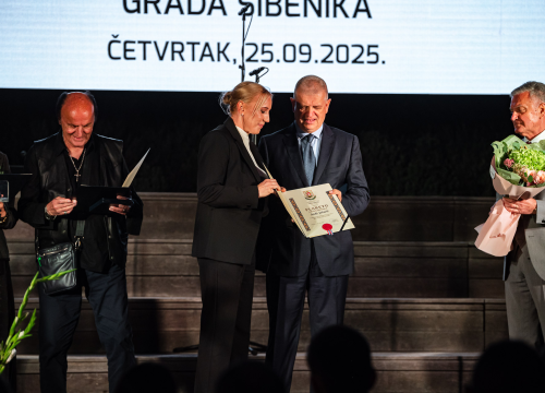 Fotografija 47 - FOTO Franka Baranović Nagradu Grada Šibenika posvetila majci: 'Šibenik je utkan u moje gene i ovo je za mene posebna čast'