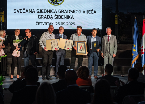 Fotografija 49 - FOTO Franka Baranović Nagradu Grada Šibenika posvetila majci: 'Šibenik je utkan u moje gene i ovo je za mene posebna čast'