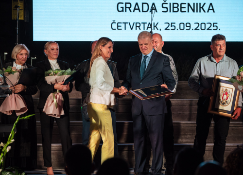 Fotografija 52 - FOTO Franka Baranović Nagradu Grada Šibenika posvetila majci: 'Šibenik je utkan u moje gene i ovo je za mene posebna čast'