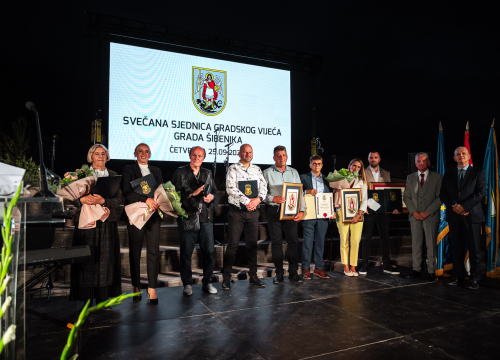 Fotografija 57 - FOTO Franka Baranović Nagradu Grada Šibenika posvetila majci: 'Šibenik je utkan u moje gene i ovo je za mene posebna čast'