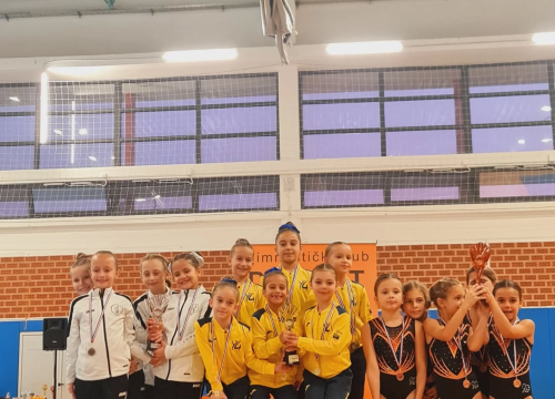 Fotografija 5 - FOTO Gimnastički klub Dišpet ugostio 3. kolo regije Jug, seniorkama ekipno zlato