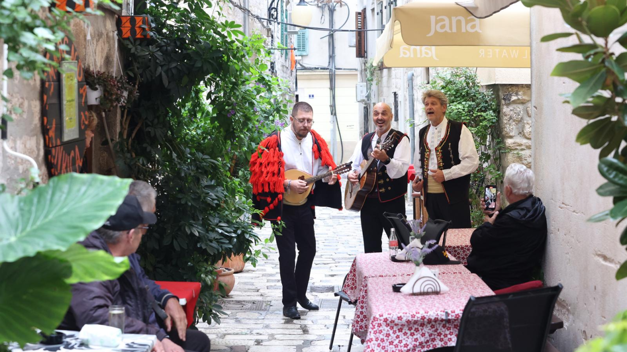Šibenska konoba oživljava običaj marendavanja petkom uz klapsku pjesmu