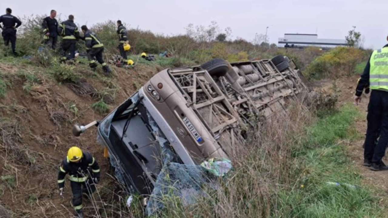 U Srbiji se prevrnuo autobus. Troje mrtvih, oko 80 ozlijeđenih