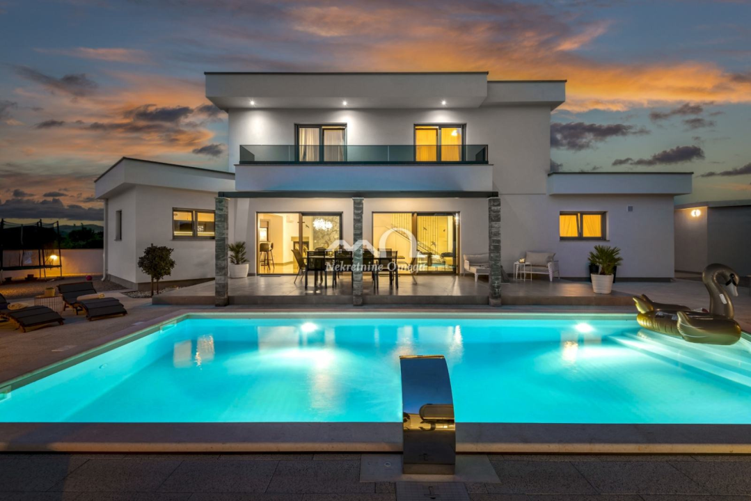 Luksuz uz more: Izdvojili smo najljepše vile s bazenima u okolici Šibenika do 1,6 milijuna eura