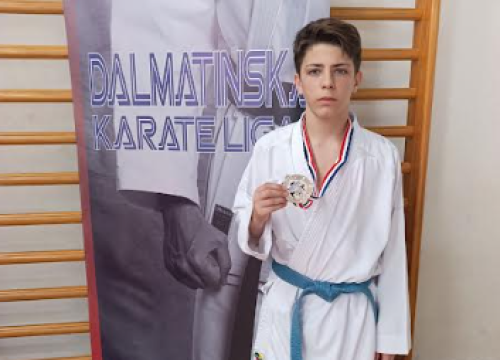Fotografija 3 - FOTO Karateke Šibenika 1066 u Kaštelima potvrdile odličnu formu uoči državnog prvenstva