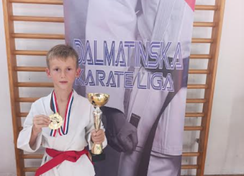 Fotografija 10 - FOTO Karateke Šibenika 1066 u Kaštelima potvrdile odličnu formu uoči državnog prvenstva