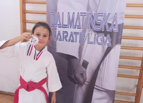 Fotografija 12 - FOTO Karateke Šibenika 1066 u Kaštelima potvrdile odličnu formu uoči državnog prvenstva