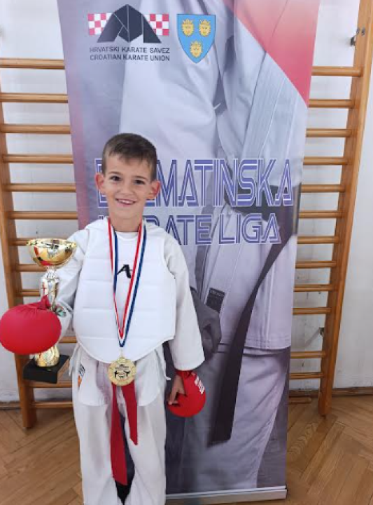 FOTO Karateke Šibenika 1066 u Kaštelima potvrdile odličnu formu uoči državnog prvenstva