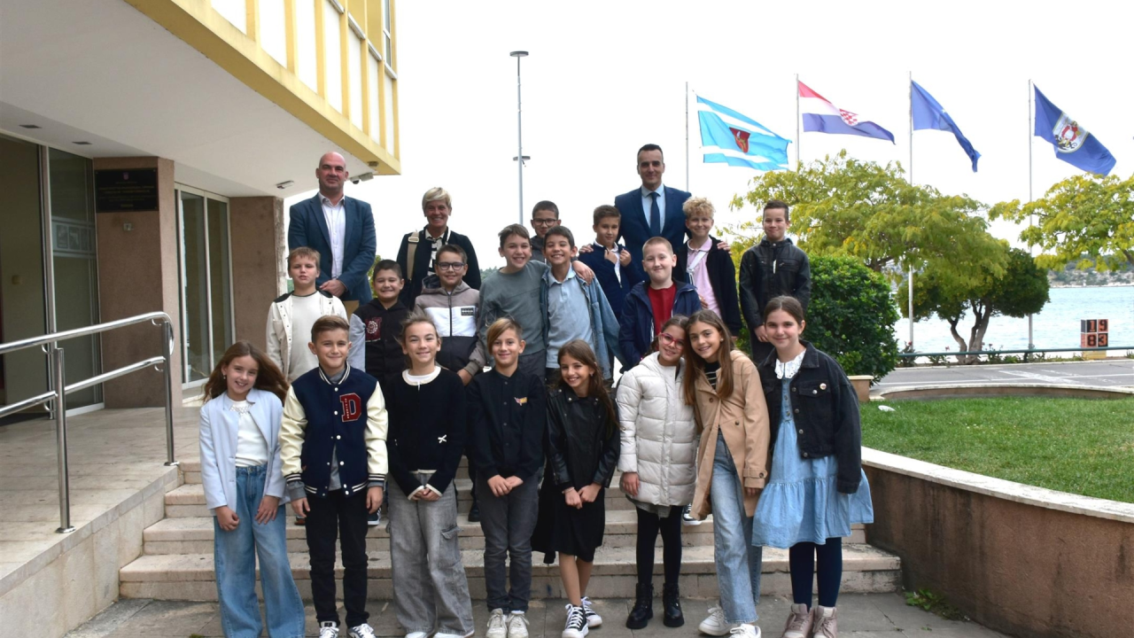 Četvrtaši iz OŠ Jurja Šižgorića kod župana iz prve ruke učili o radu javnih institucija