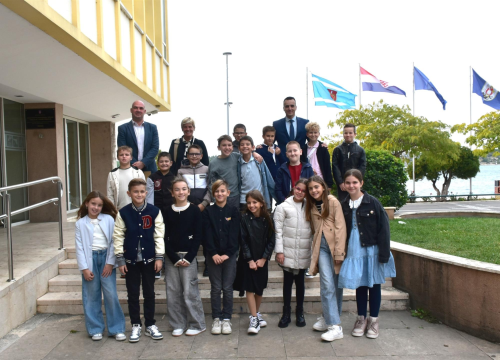 Četvrtaši iz OŠ Jurja Šižgorića kod župana iz prve ruke učili o radu javnih institucija