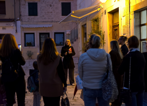Fotografija 4 - 'Odrasli čitaju naglas': Održana šetnja Šibenikom uz prozu i poeziju