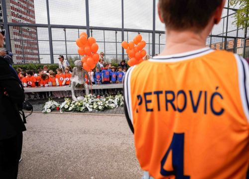 Fotografija 6 - Draženu 61 balon za 61. rođendan: Šibenik obilježio rođendan svog košarkaškog velikana