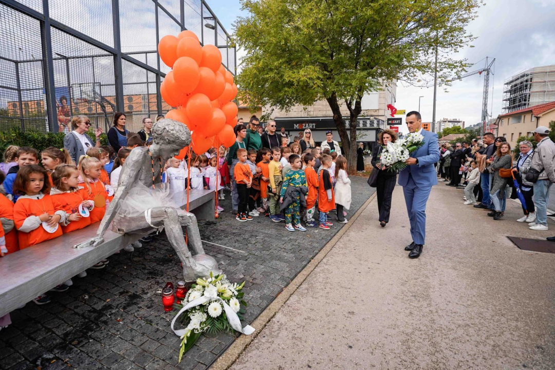Draženu 61 balon za 61. rođendan: Šibenik obilježio rođendan svog košarkaškog velikana