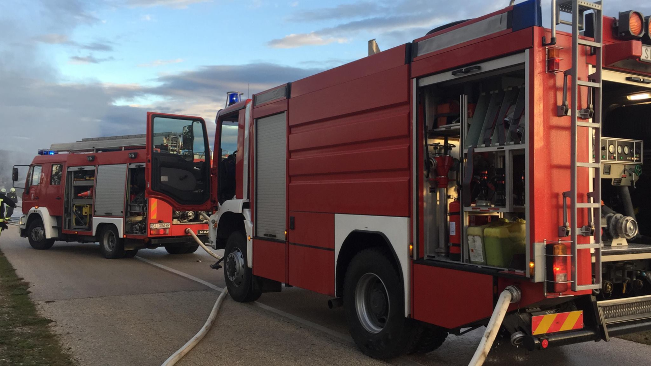 Vatrogasci gasili požar vanjskog pomoćnog objekta u Primoštenu Burnjem