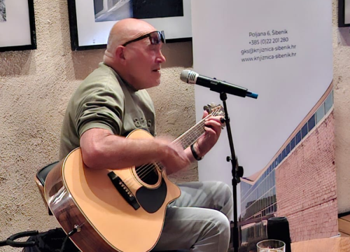 Fotografija 1 - Inspirativno putopisno predavanje Feruča Lazarića održano u Azimutu