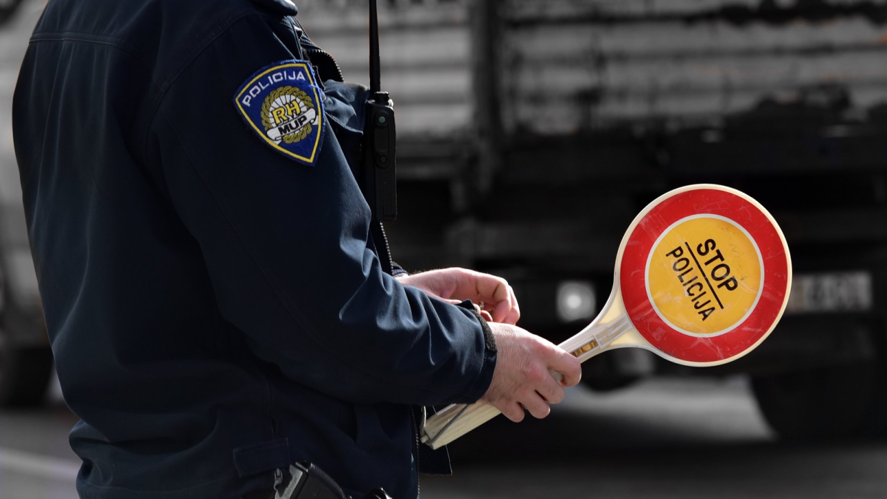 U Šibeniku vozio kamion pod utjecajem alkohola, bez dozvole. Uhićen, pa pušten na slobodu