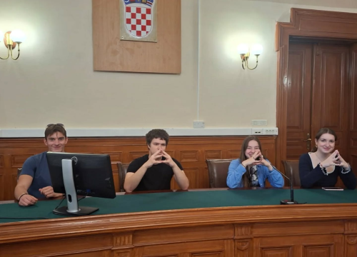 Fotografija 13 - Gimnazijalci na sudu u Šibeniku: Izvannastavna aktivnost povodom Europskog dana pravosuđa
