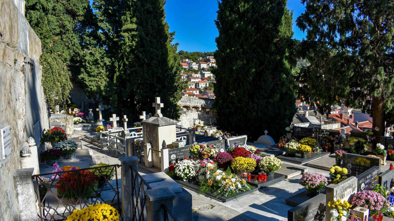 Određene lokacije za prodaju cvijeća povodom blagdana Svih svetih u Šibeniku